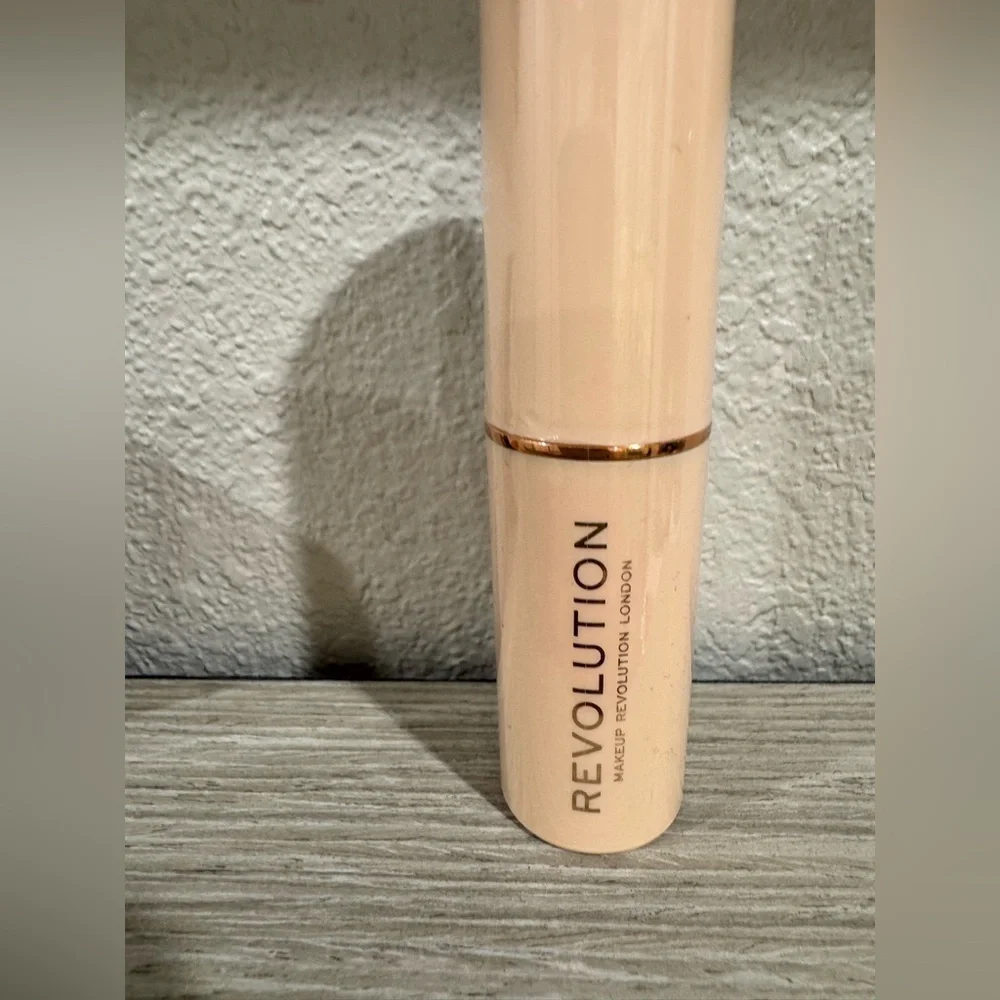 2 Piece Bundle.M.O Baking Powder TOPAZ & MR Fast Base Stick Foundation F17